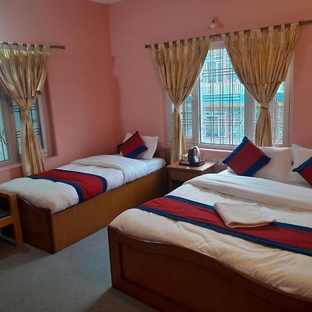Hotel Village Inn Pokhara Dış mekan fotoğraf