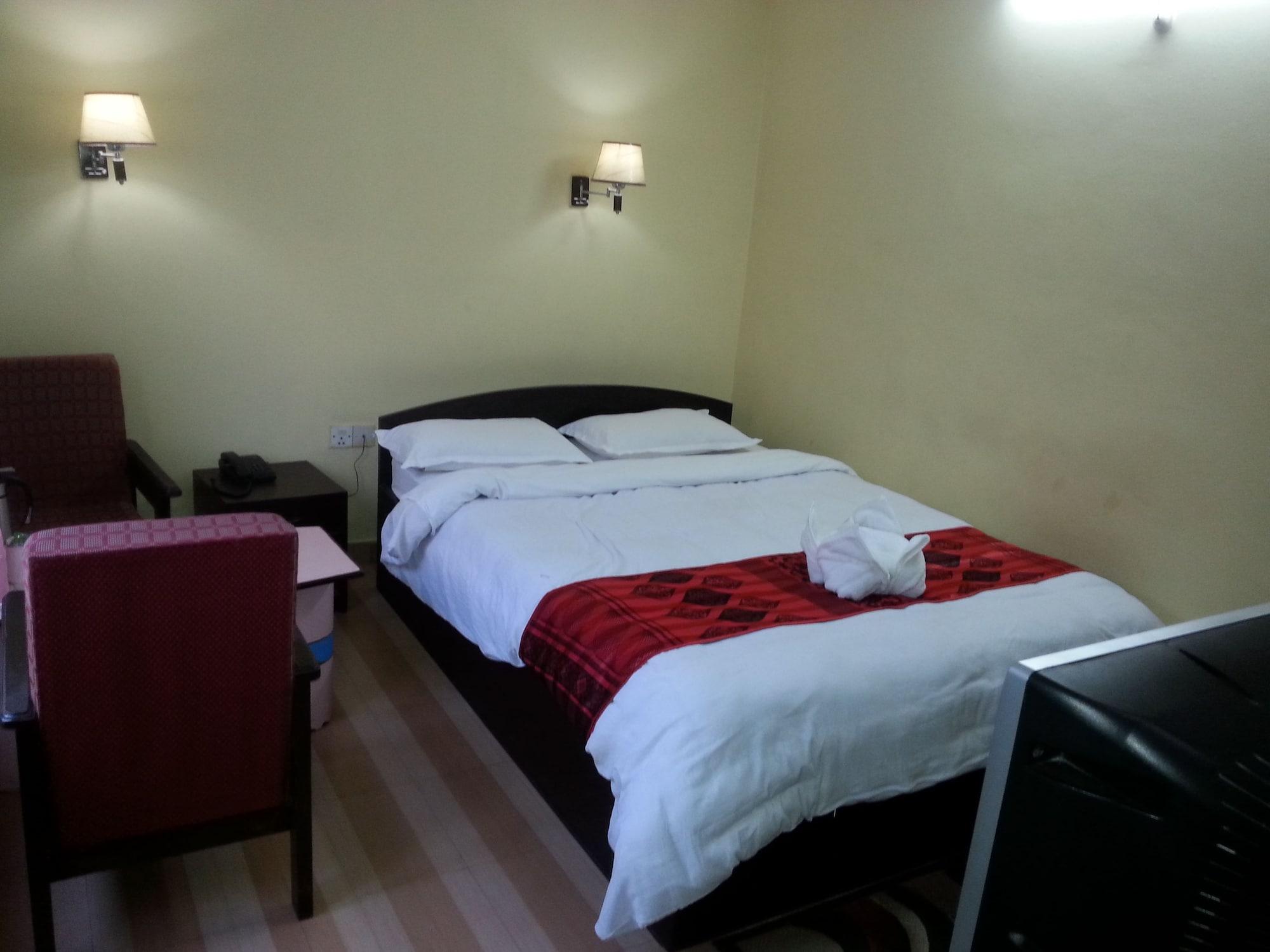 Hotel Fewa Holiday Inn Pokhara Dış mekan fotoğraf