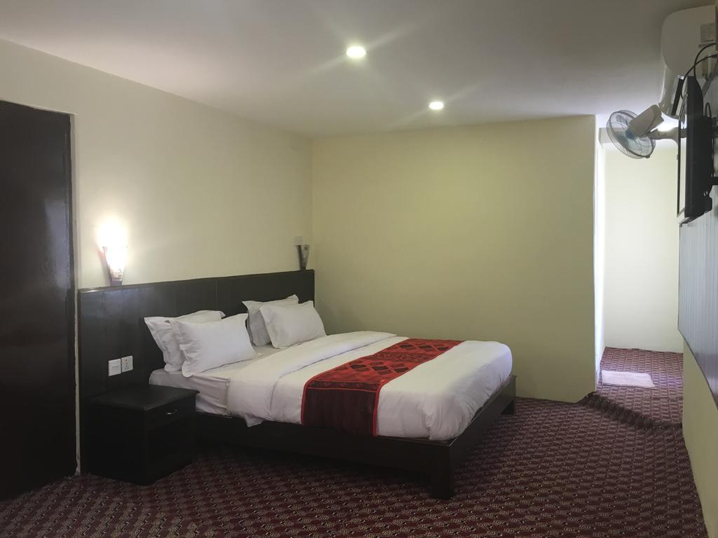 Hotel Village Inn Pokhara Dış mekan fotoğraf