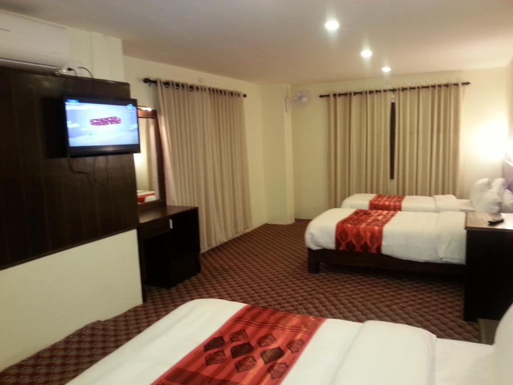 Hotel Village Inn Pokhara Dış mekan fotoğraf