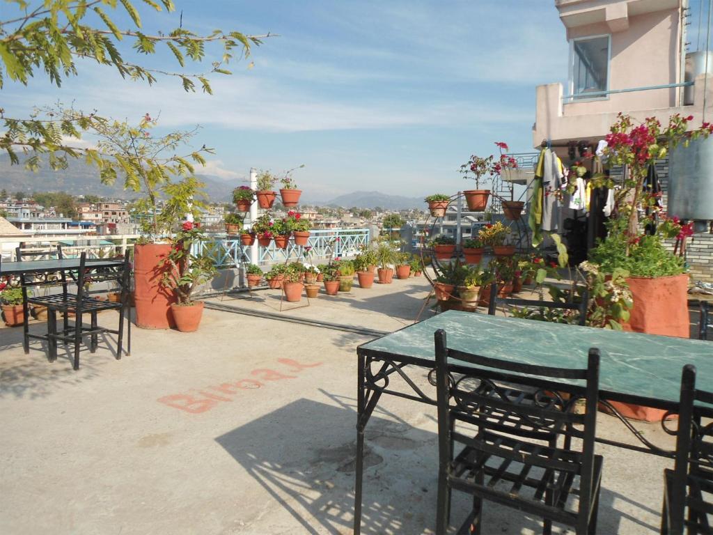 Hotel Village Inn Pokhara Dış mekan fotoğraf
