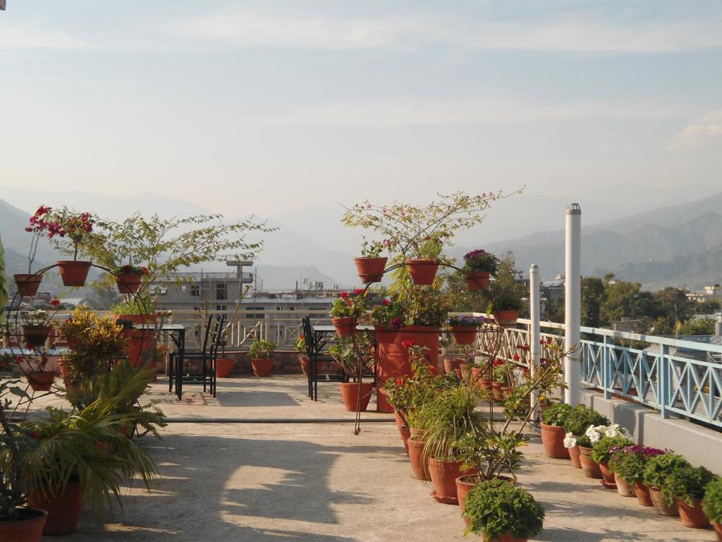 Hotel Village Inn Pokhara Dış mekan fotoğraf